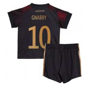 Lacne Dětský Futbalové dres Nemecko Serge Gnabry #10 MS 2022 Krátky Rukáv - Preč (+ trenírky)